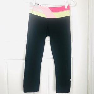 Lululemon black capris size 4